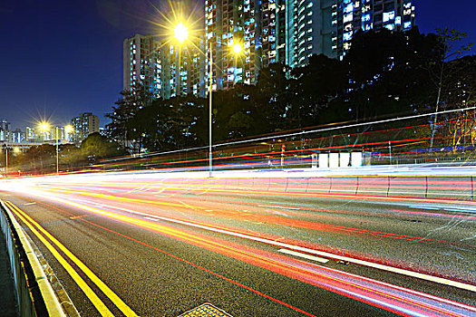 红绿灯,小路,夜晚