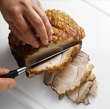 切割,脆皮烤猪肉