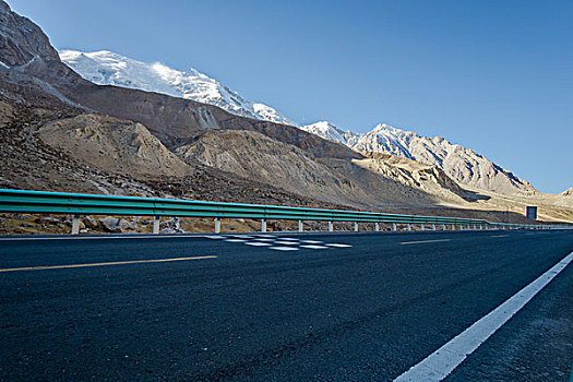 汽车背景,高原,山川,雪山,公路,河流