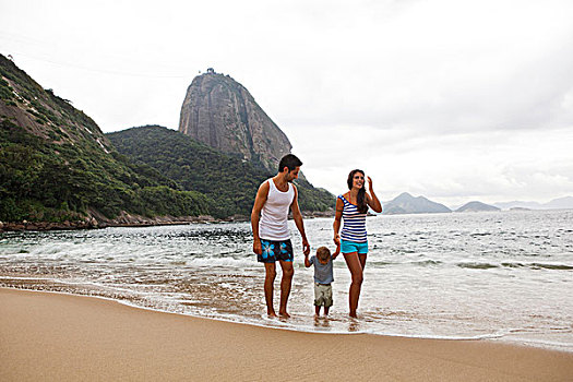 家庭,走,海滩,握手,里约热内卢,巴西
