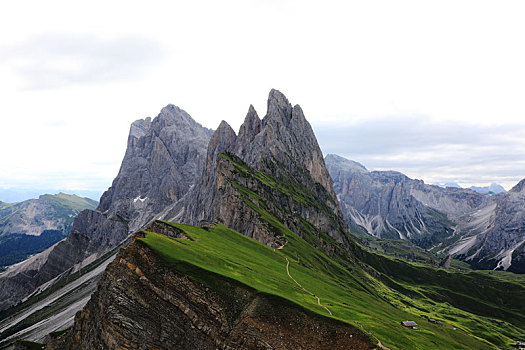 刀背山,盖斯勒山