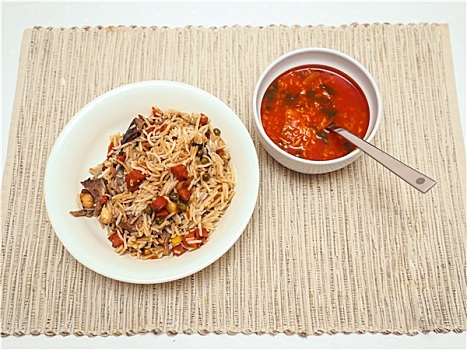 米饭,西红柿汤