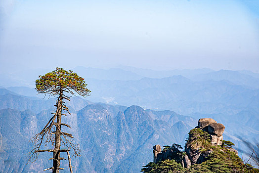 江西上饶三清山西海岸群山