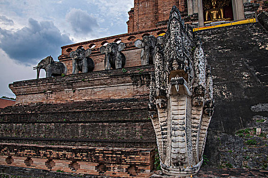 泰国清迈古城契迪龙寺,wat,chedi,luang,主佛塔