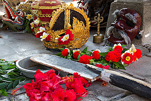 印度尼西亚,巴厘岛,黎弓舞,仪式,头饰,装饰,红色,木槿,鸡蛋花,花