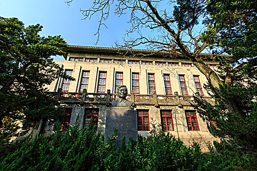 武汉大学