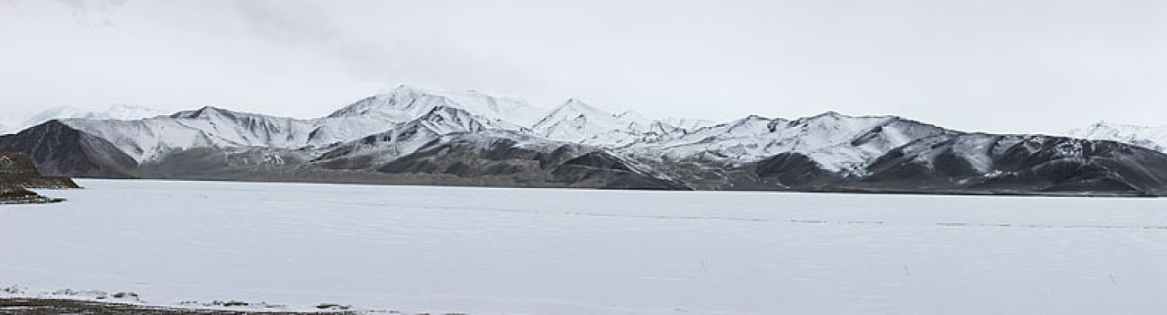 帕米尔高原雪景