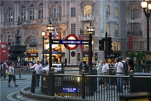 马戏团,街道,夜晚,地铁,车站,伦敦,英格兰