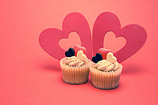 两个,情人节,杯形蛋糕,心形,装饰,粉色背景