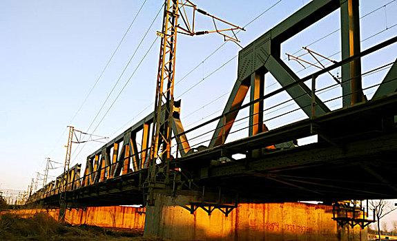 钢架铁路桥