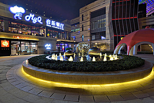 七宝宝龙城商业广场