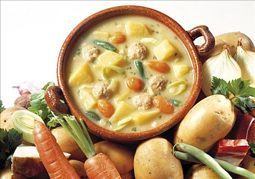 碗,土豆汤,准备好,胡萝卜,豆,肉丸