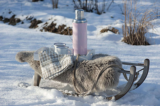 雪撬,热水瓶,雪地