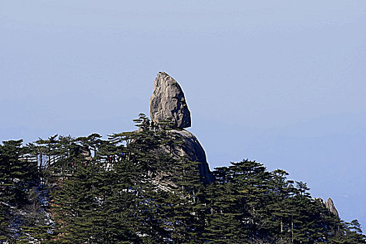 黄山飞来石