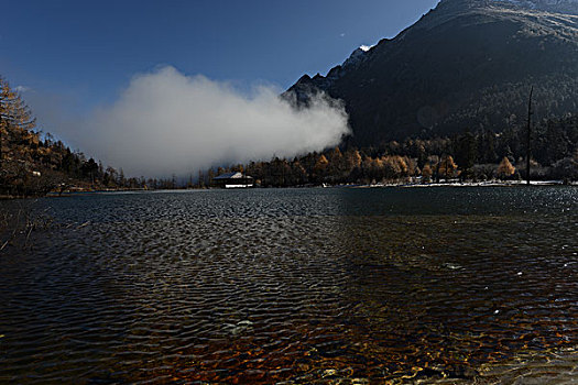 毕棚沟四姑娘山的背景