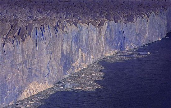 俯视,莫雷诺冰川,洛斯格拉希亚雷斯国家公园,巴塔哥尼亚,阿根廷