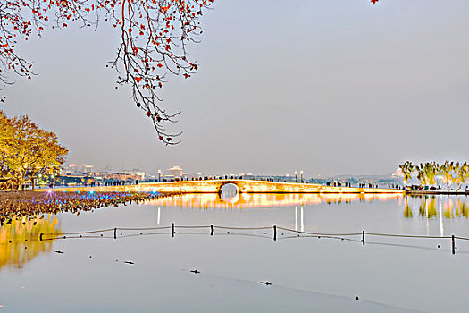 杭州西湖断桥秋景