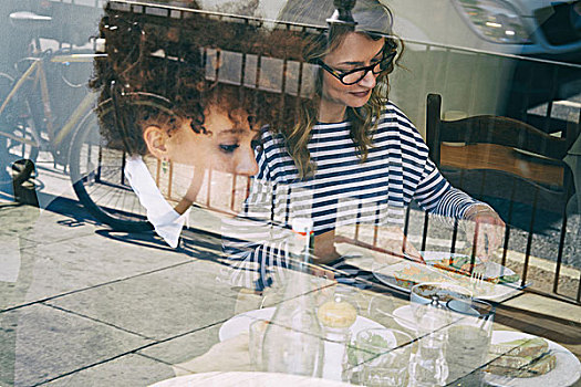 咖啡,窗户,风景,两个女人,吃饭,午餐