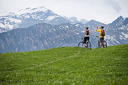 情侣,山地车,阿尔卑斯山,靠近,伯恩高地,瑞士