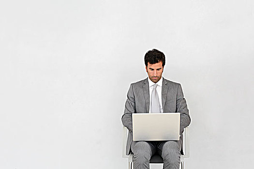 商务人士,坐,椅子,正面,笔记本电脑