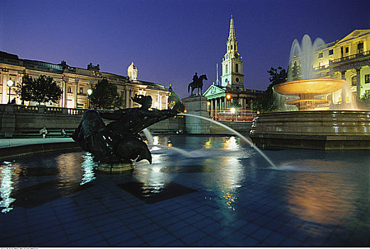 喷泉,特拉法尔加广场,黄昏,伦敦,英格兰