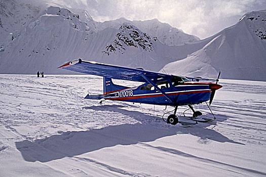 蓝色,红色,两栖飞机,滑雪,冰河,阿拉斯加山脉,靠近,德纳里峰,阿拉斯加