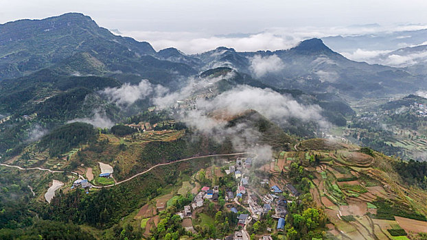 重庆酉阳,青山雾漫别样美