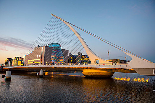 桥,斜拉桥,晃动,上方,利菲河,傍晚,建筑师,圣地亚哥,都柏林,爱尔兰
