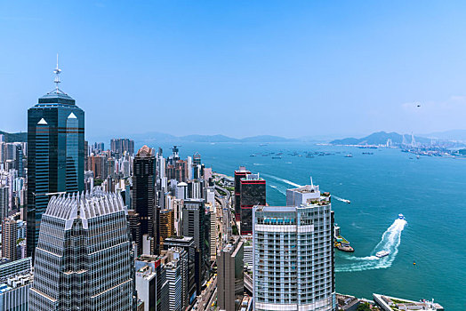俯瞰中国香港cbd建筑群和太平山