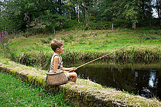 小男孩,钓鱼