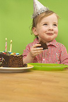 女孩,吃,生日蛋糕