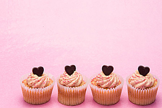 四个,杯形蛋糕,情人节,粉色背景