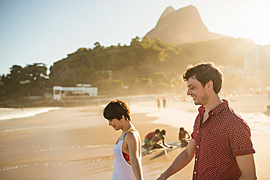 年轻,情侣,享受,日落,伊帕内玛海滩,巴西