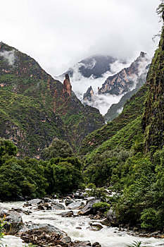 中国云南香格里拉巴拉格宗山脉景观