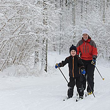 母亲,儿子,越野滑雪
