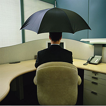 商务人士,坐,书桌,伞,上方,头部