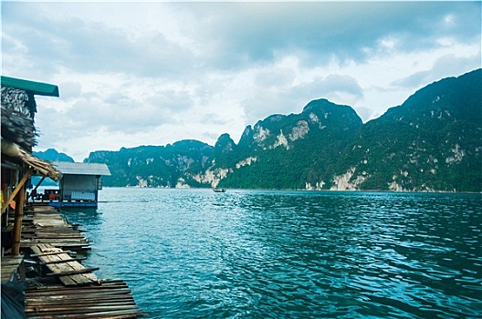 湖岸,屋舍,山