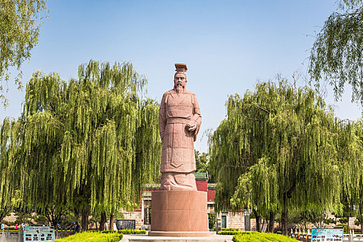 中国河南省安阳市汤阴羑里城周文王塑像