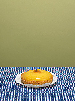 黄色,蛋糕,坐,装饰垫布,布,遮盖,桌子,绿色,墙壁,风格,厨房