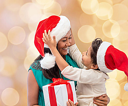 圣诞节,休假,庆贺,家庭,人,概念,高兴,母子,女孩,圣诞老人,帽子,礼盒,上方,米色,背景
