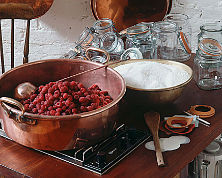 铜质平底锅,树莓,糖,燃气,后面