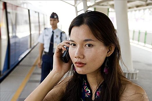 泰国,曼谷,泰国人,女人,交谈,手机,火车站