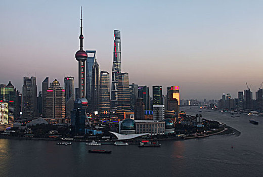 上海浦东陆家嘴新貌,上海中心大厦已巍然矗立
