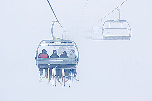 滑雪者,乘,向上,白色,缆车,风暴,高山,胜地,不列颠哥伦比亚省,加拿大