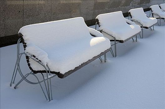 积雪,长椅