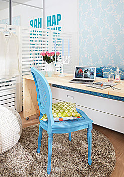 轮式,木桌子,书桌,正面,床,蓝色,编织物,椅子