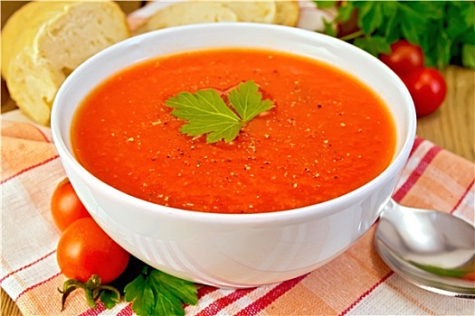 西红柿汤,碗,餐巾,面包
