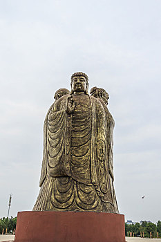 山东省青州古城东夷文化标志园三圣像,老子,孔子,释迦摩尼像