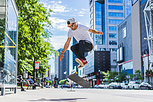 玩滑板,街上,城镇中心,蒙特利尔,魁北克,加拿大