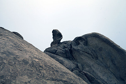 新疆哈密,东天山风蚀花岗岩地貌